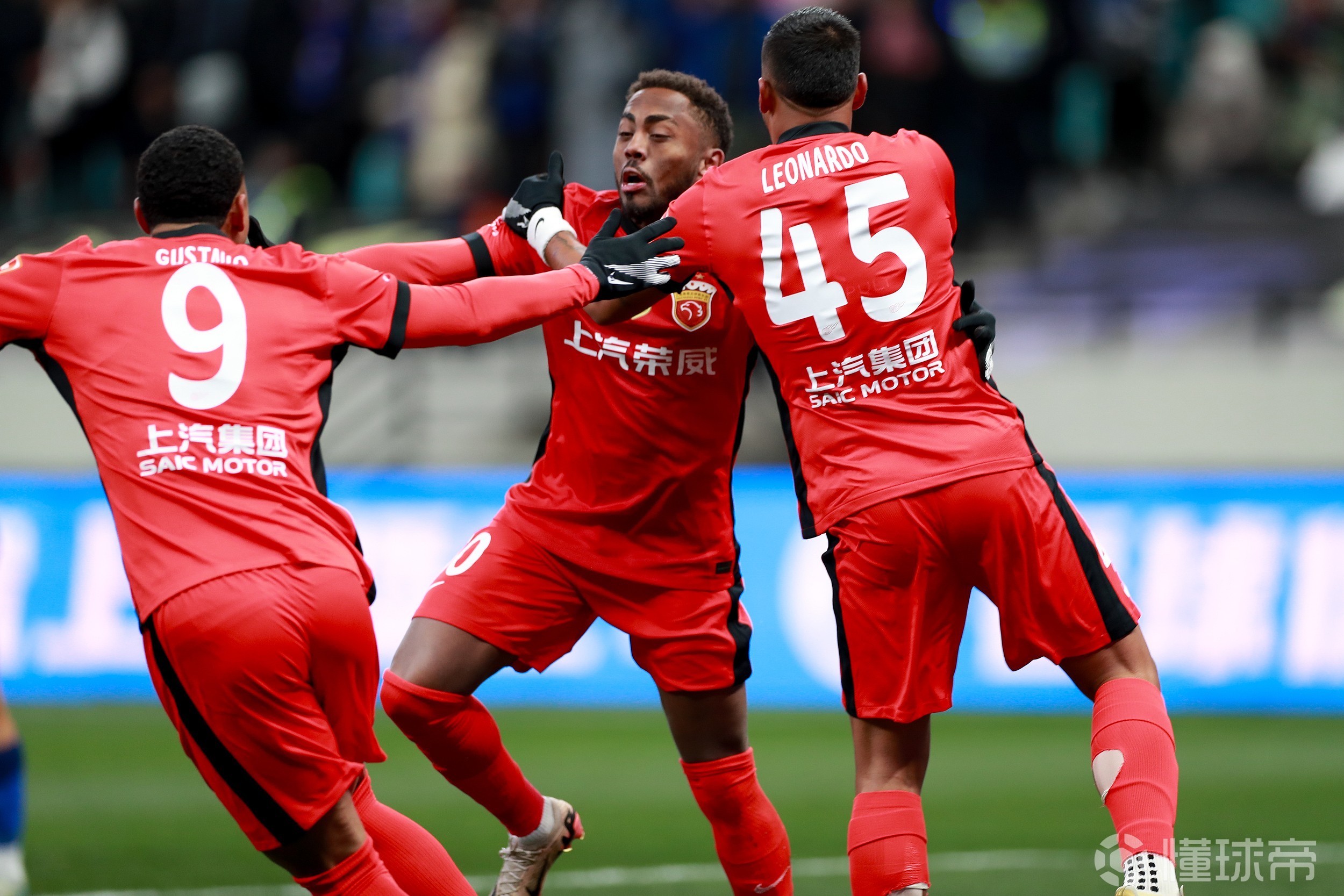 则彰显出他 则彰显出他